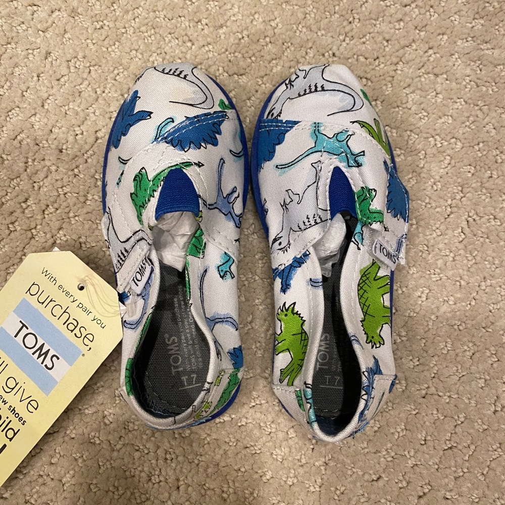 TOMS toddler shoes, NWT size 7
